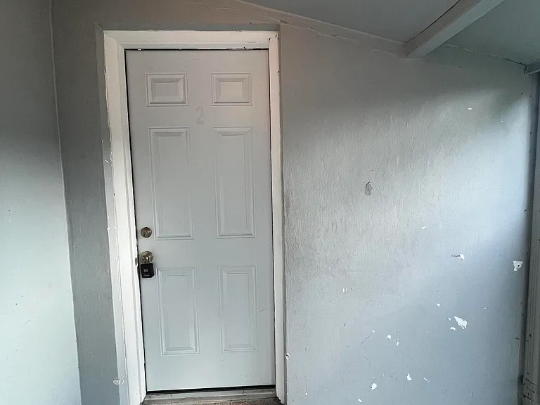 1421 SE 2nd St #2 — Photo 8