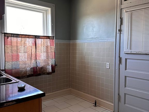 2nd image of 7450 S Oglesby Ave APT 2