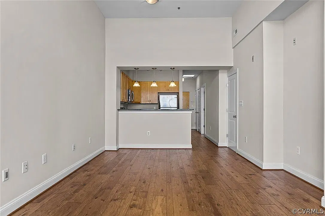 2 bed, 990 sqft, $2,350 — Photo 2