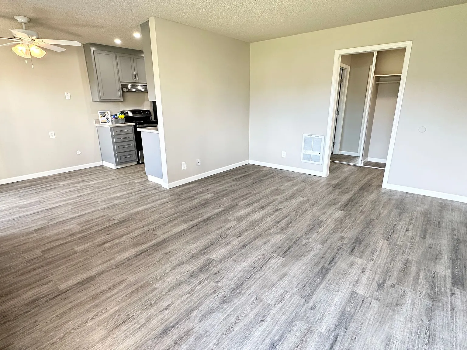 Sahara Apartments — Photo 3