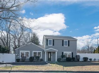 14 Leonard Pl, Trumbull, CT 06611