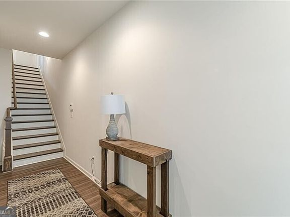 4th image of 763 Dunlop Way