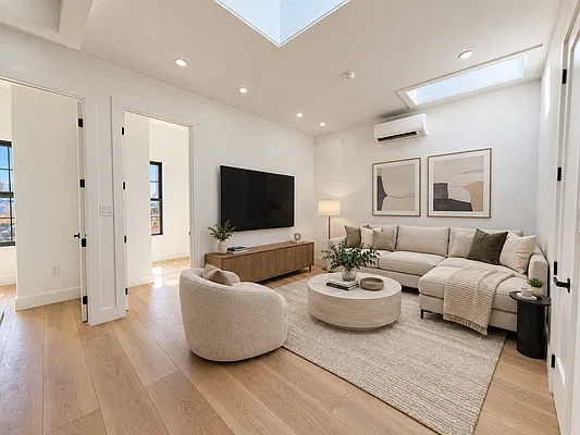 Living room, photo 1