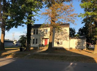 212 S 16th St APT 2, Herrin, IL 62948