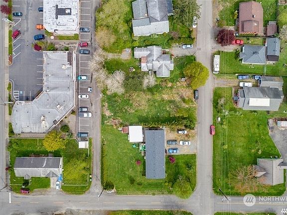 2nd image of 1013 Centralia Ave