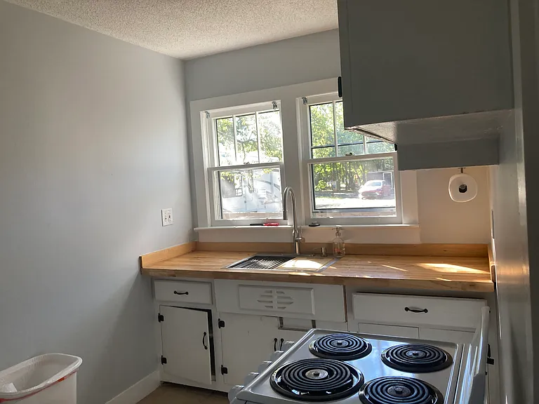 1109 McCullough Ave NE — Photo 14