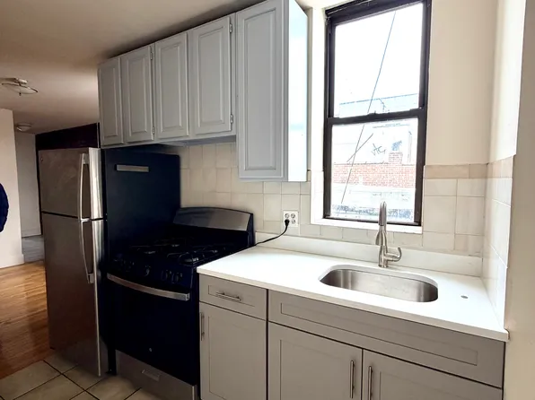 30-65 Steinway Street image 1 of 6