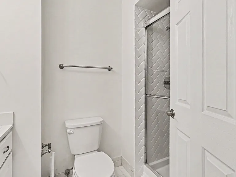 204 Cheswold Ct — Photo 3