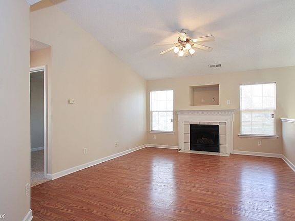 2nd image of 4828 Aldersbrook Dr