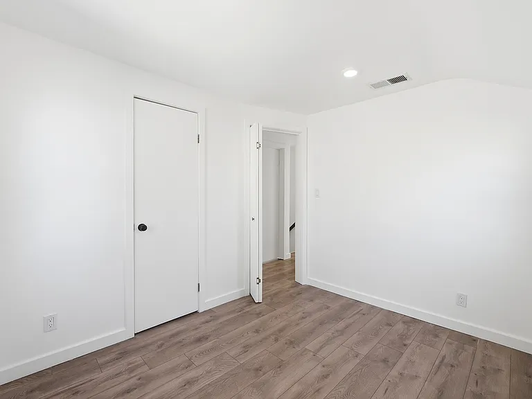 73 Macarthur Ave #1 — Photo 8