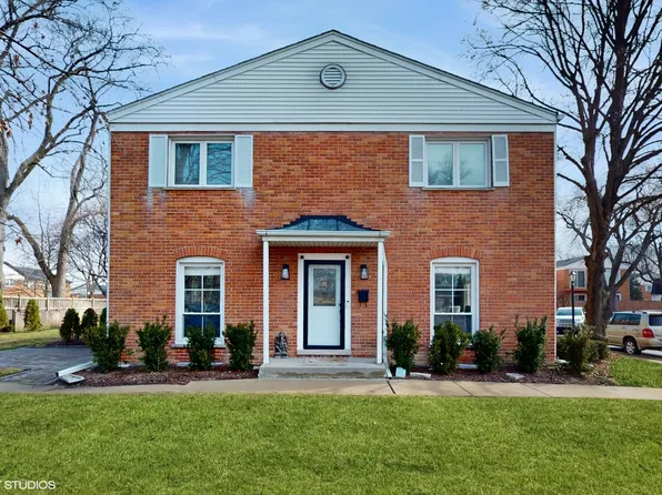 498 Old Surrey Rd, Hinsdale, IL 60521