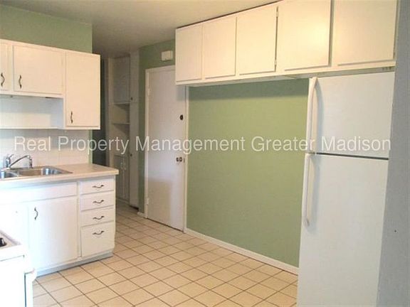 4th image of 2601 Scofield St