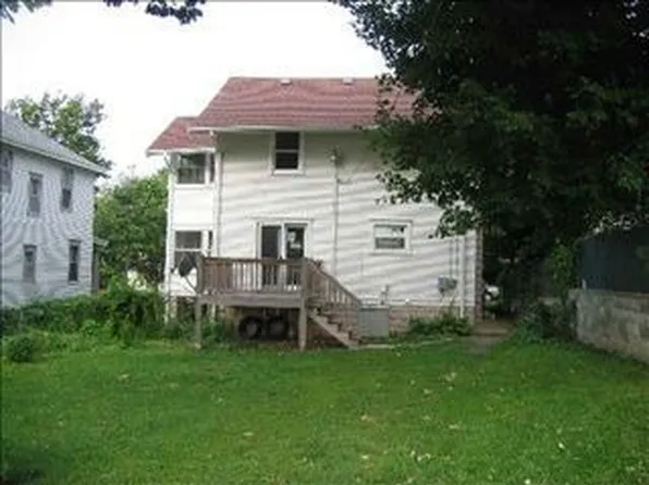 911 S 27th St, Omaha, NE 68105