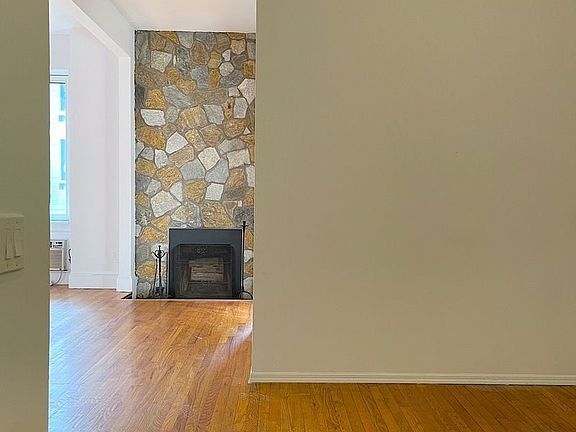 4th image of 220 W 15th St APT 3B