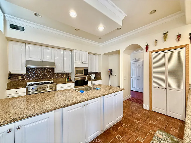 20128 Candleflame Ct — Photo 9