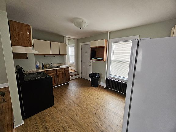 4th image of 1012 Storrs Rd