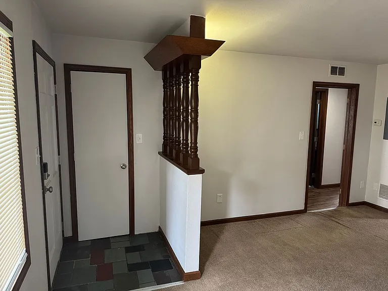 120 S Russell St — Photo 4