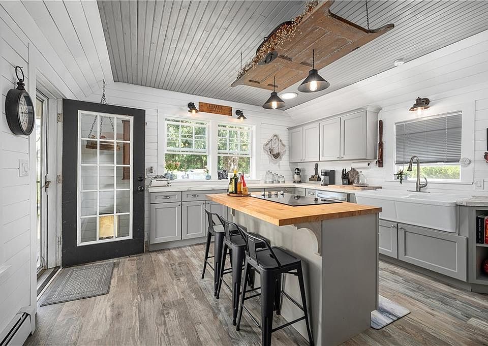 146 Railroad Ave, Burrillville, RI 02830 Zillow