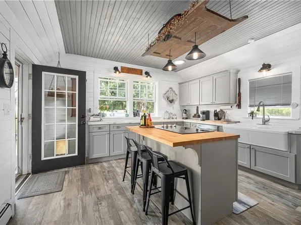 146 Railroad Ave, Burrillville, RI 02830