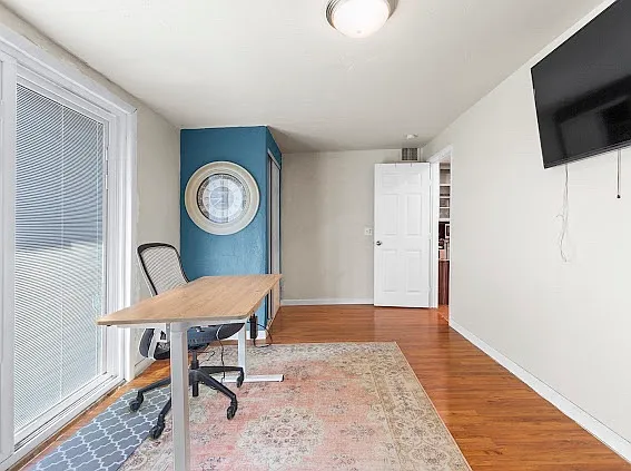 1207 E Minnezona Ave — Photo 16