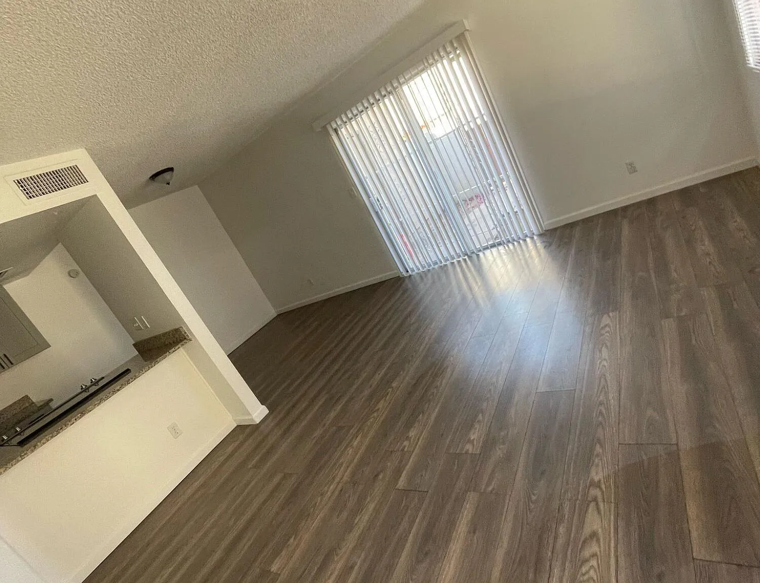 3 bed, 1.0 bath, 1008 sqft, $1,700 — Photo 1