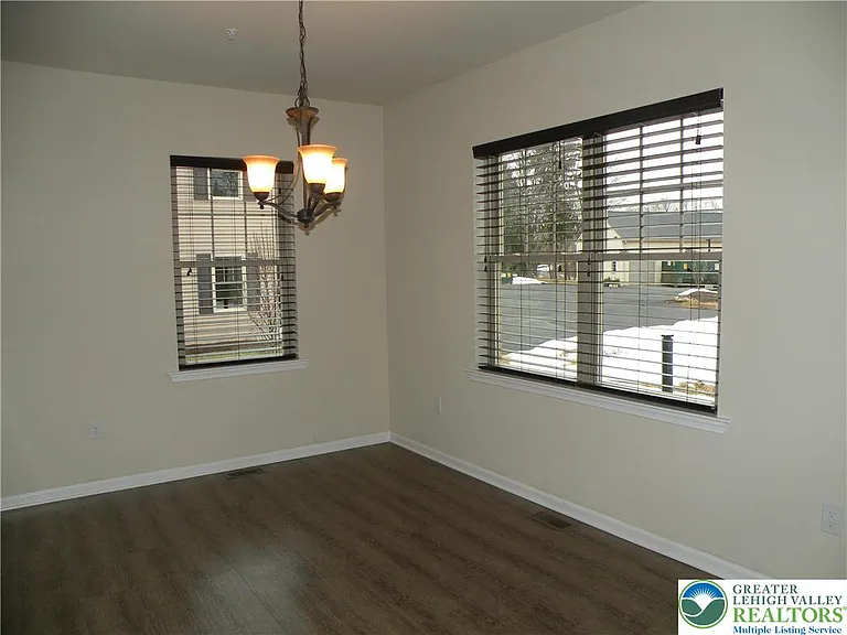 631 Linden St — Photo 6