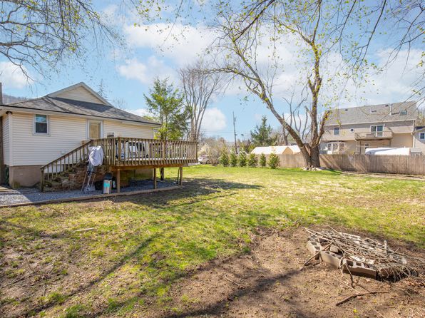 44 Lakeview Ter, Oakland, NJ 07436