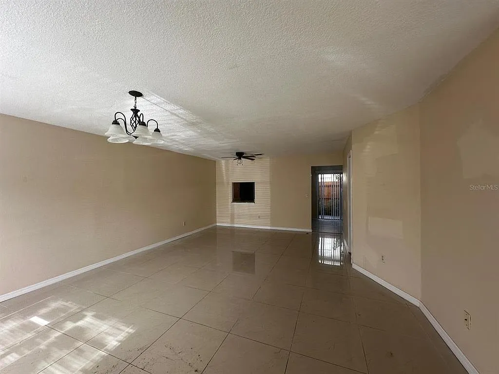 3 bed, 2.5 bath, 1306 sqft, $1,750 — Photo 2
