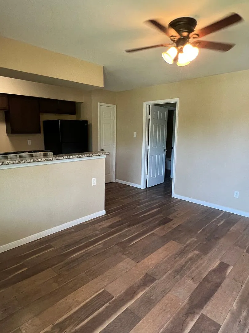 704 Ave B, La Marque — Photo 1