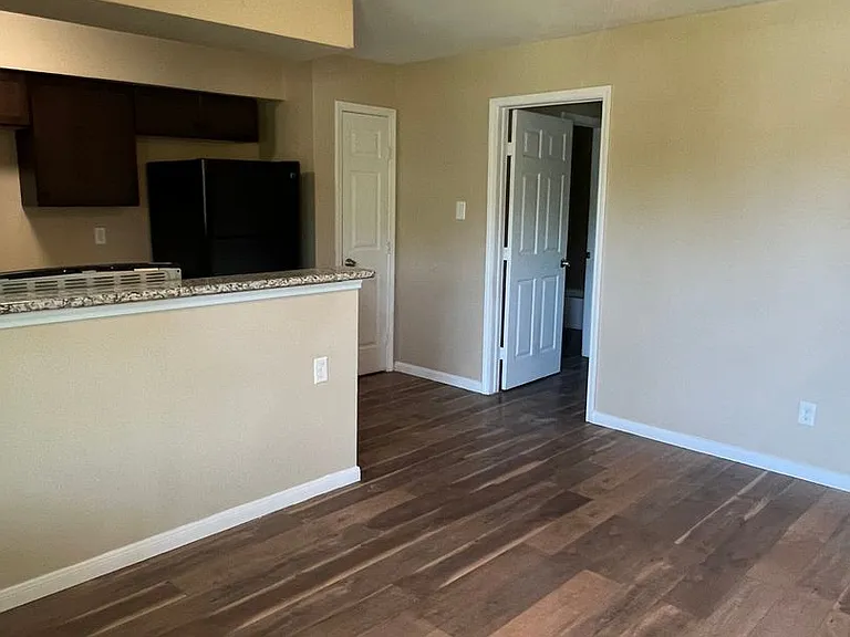 704 Ave B, La Marque — Photo 1