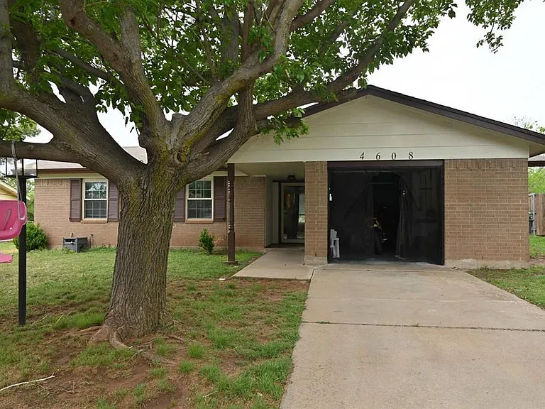 4608 Tammy Dr — Photo 2