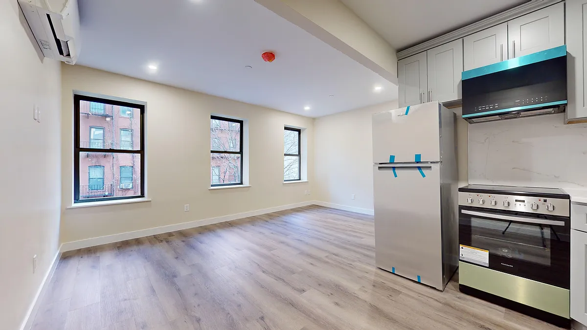 Building Photo - 317 W 48th St #4R
