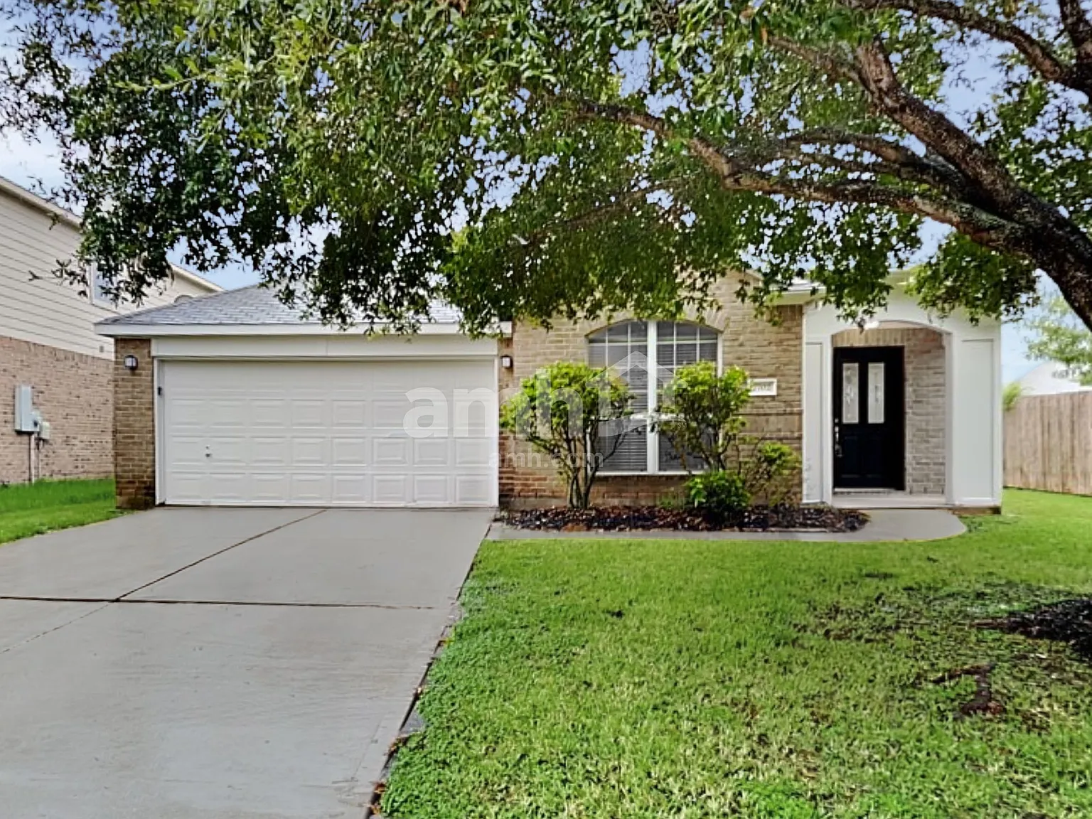 4 bed, 2.0 bath, 2117 sqft, $2,285 — Photo 1