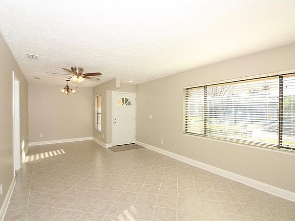 4th image of 211 Cambridge Dr