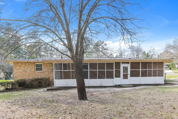 1115 Terrace Cir — Photo 15