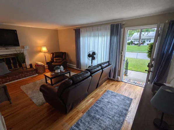 73 Emerald Rd, Springfield, MA 01119