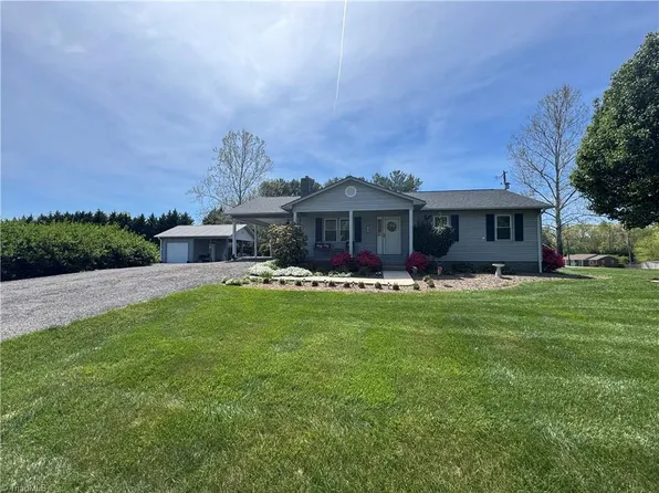 3145 Volunteer Rd, Pinnacle, NC 27043