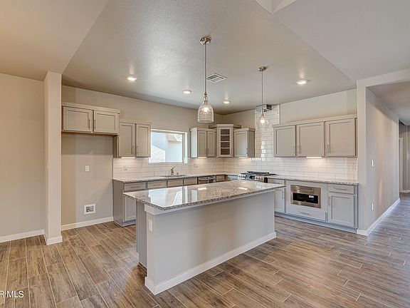3rd image of 586 Osier Dr