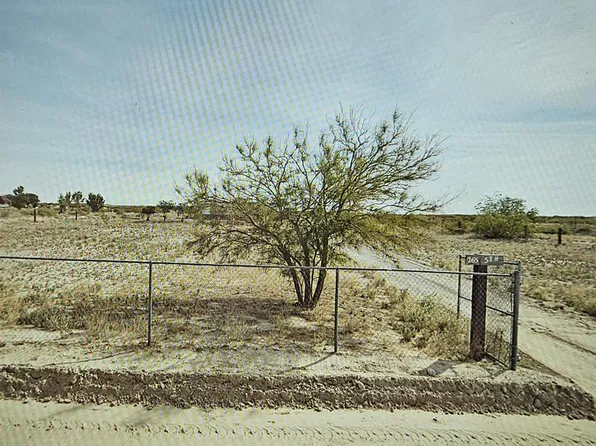 265 E 5th St, Fort Hancock, TX 79839