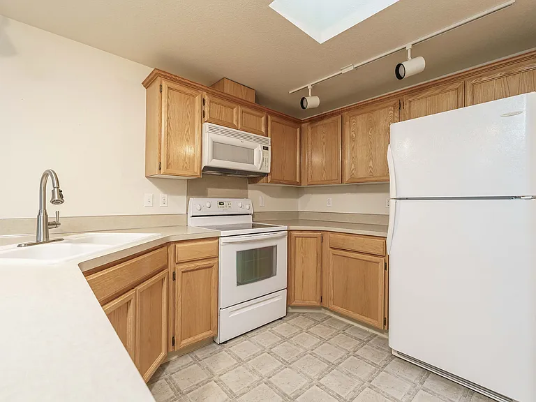11703 NE 32nd St #11703 — Photo 10