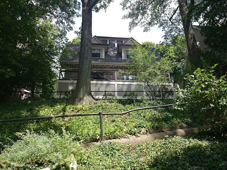 Building Photo 3
