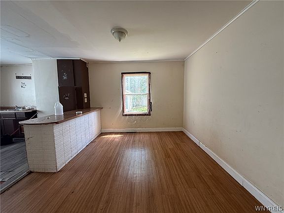 5th image of 445 Shirley Ave