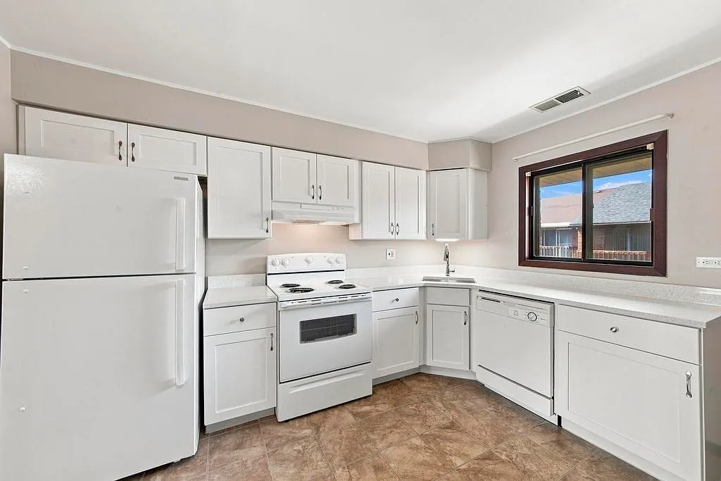 2 bed, 1000 sqft, $2,000 — Photo 4