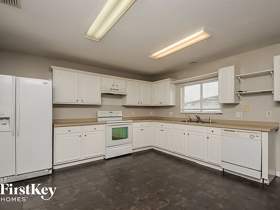 4th image of 1021 Sabine Pl