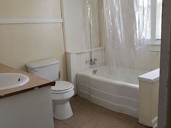 2nd image of 720 W 9th St
