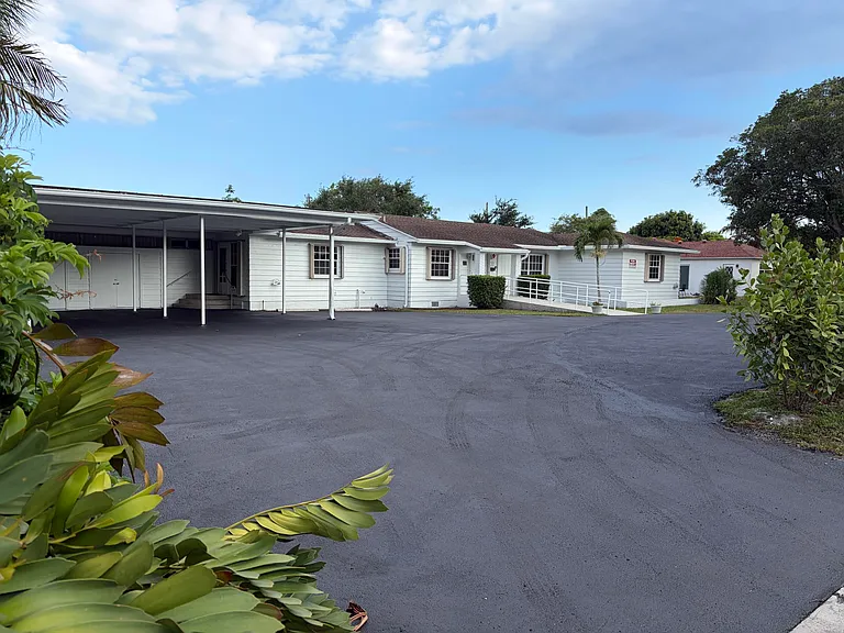 202 Palm Ct — Photo 17