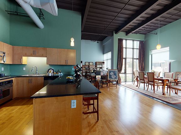 3rd image of 330 W 11th A702 Los #A702