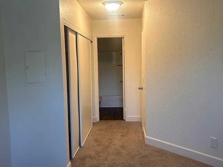Vantage Point Apartments — Photo 40