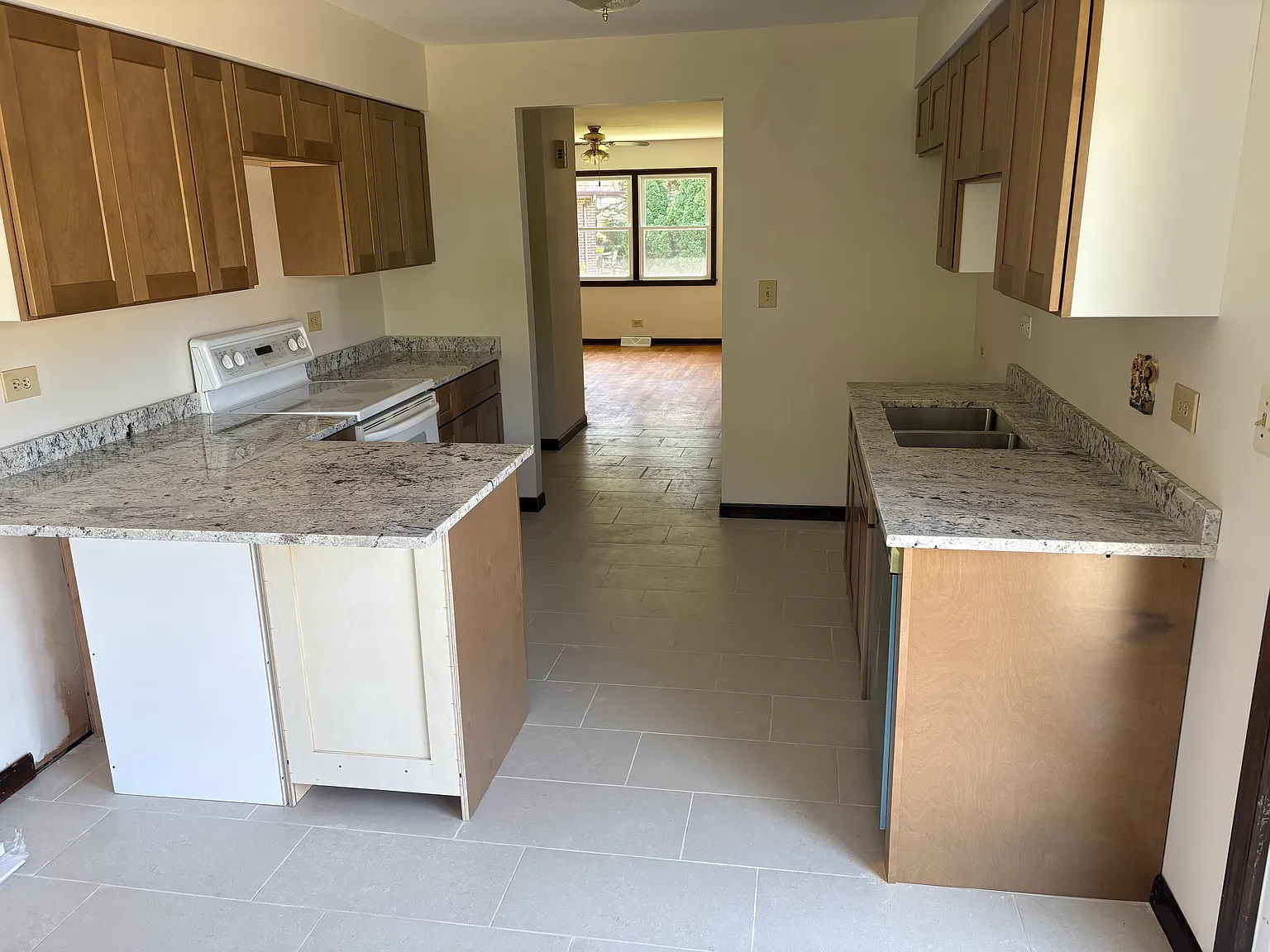 4 bed, 1.5 bath, 1598 sqft, $3,580 — Photo 4