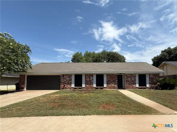 208 Mossy Oaks Ln, Victoria, TX 77904